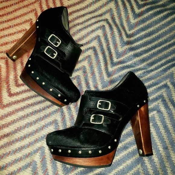 Ugg Blk Cowhide Studded Clog Heels 